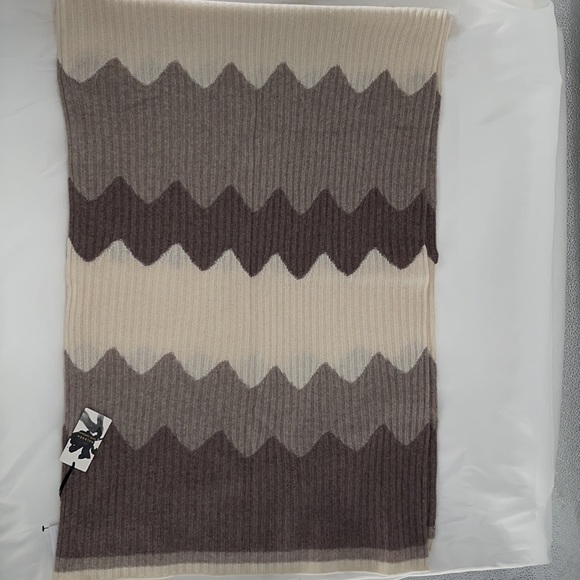 Halogen NWT 100% Cashmere Gloves, Beanie, and Scarf Beige Combo Bundle - Picture 5 of 7